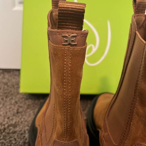 Like New! EUC waterproof boots size 10 - Picture 6 of 7